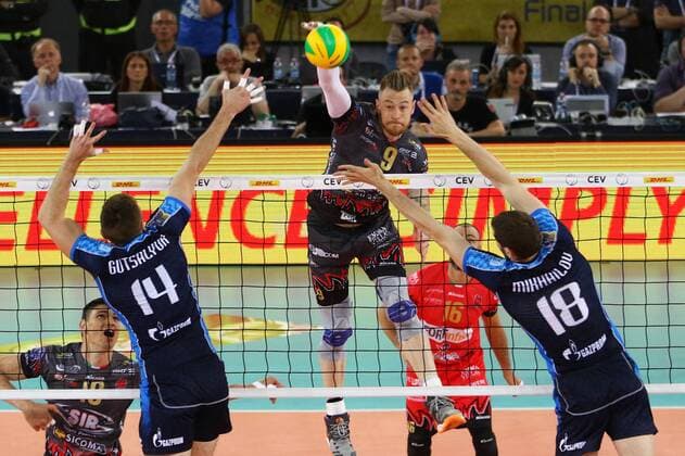 Volleyball, Herren, Saison 2016 17, CEV Champions League Final Four in Rom, Finale, Zenit Kasan - Colussi Perugia, Alexander Gutsalyuk (Nr. 14, Zenit Kasan), Ivan Zaytsev (Nr. 9, Sir Sicoma Colussi Perugia), Maxim Mikhailov (Nr. 18, Zenit Kasan), 30.04.17, Copyright: xMichaelxHundtx xMatthiasxKochx