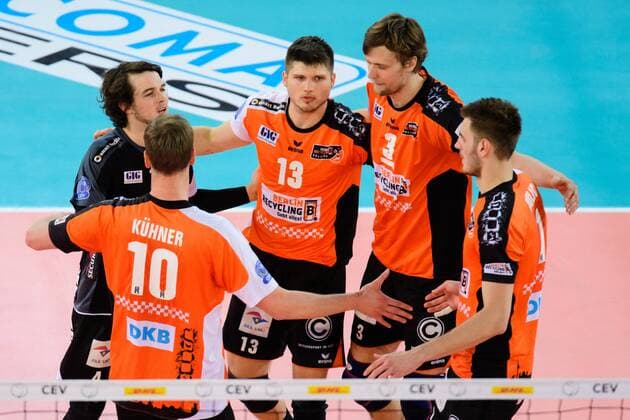 30.04.2017, Palalottomatica, Rom Volleyball, 2017 CEV Volleyball Champions League, Spiel Platz 3 4, Berlin Recycling Volleys (GER) vs. Cucine Lube Civitanova (ITA) Sebastian Kühner Kuehner ( 10 Berlin), Luke Perry ( 4 Berlin), Ruben Schott ( 13 Berlin), Robert Kromm ( 3 Berlin), Aleksandar Okolic ( 1 Berlin) enttäuscht enttaeuscht traurig