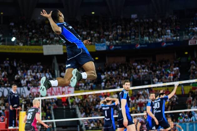 Bilder des Tages - SPORT 30.04.2017, Palalottomatica, Rom Volleyball, 2017 CEV Volleyball Champions League, Finale, Zenit Kazan (RUS) vs. Sir Sicoma Colussi Perugia (ITA) Aufschlag Service Wilfredo Leon ( 9 Kazan RUS)