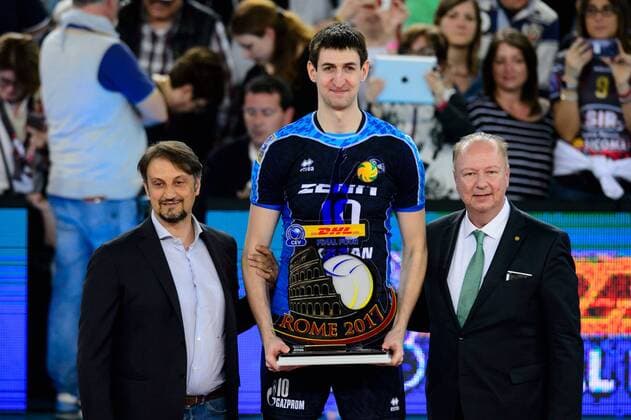 30.04.2017, Palalottomatica, Rom Volleyball, 2017 CEV Volleyball Champions League, Siegerehrung Individual Awards Dream Team Bester Mittelblocker: Artem Volvich ( 10 Kazan)