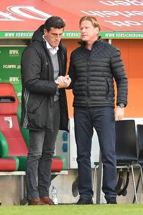 Markus GISDOL (Trainer Hamburger SV) und Jens TODT (Sportdirektor HSV) nach Spielende,ratlos, Enttaeuschung,Frust,enttaeuscht, frustriert,niedergeschlagen,. Fussball 1. Bundesliga, 31. Spieltag, FC Augsburg (A)-Hamburger SV (HH) 4-0, am 30.04.2017 in Augsburg Deutschland,WWK A R E N A.
