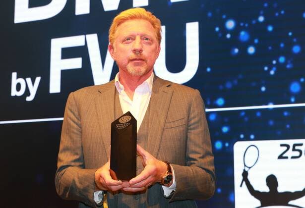 Bilder des Tages - SPORT Verleihung des Iphitos-Awards an Boris Becker. Hier Becker mit der Auszeichnung BMW Players Night im Rahmen der BMW Open by FWU 2017 Tennis BMW Open 2017 München 30.04.2017