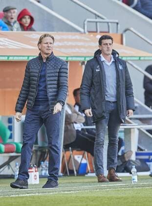 Markus GISDOL, Trainer HSV Jens TODT, Sportdirektor HSV Emotionen, enttaeuscht, Enttaeuschung, Frust, frustriert, Trauer ,traurig, verzweifelt, Verzweiflung FC AUGSBURG - HAMBURGER SV 4-0 Fussball 1. Bundesliga , Augsburg, am 30.04.2017, 31.Spieltag, Saison 2016 2017, 1.Liga, 1.Bundesliga,FCA, HSV