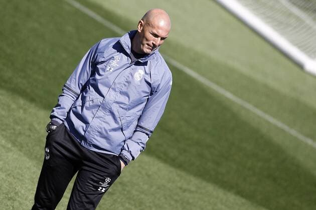 Real Madrid s coach Zinedine Zidane during training session. May 1,2017.  (2017050140)