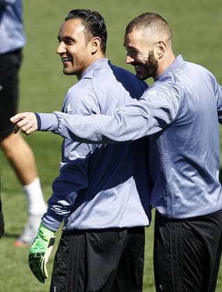 Real Madrid s Keylor Navas and Karim Benzema during training session. May 1,2017.  (2017050163)