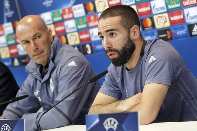 Real Madrid s coach Zinedine Zidane (l) and Daniel Carvajal in press conference PK Pressekonferenz after training session. May 1,2017.  (2017050191)