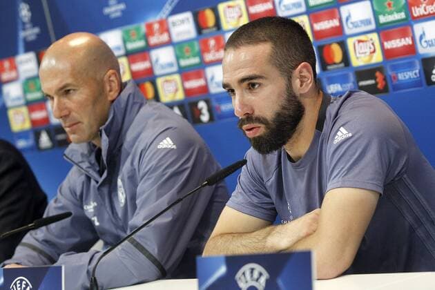 Real Madrid s coach Zinedine Zidane (l) and Daniel Carvajal in press conference PK Pressekonferenz after training session. May 1,2017.  (2017050190)