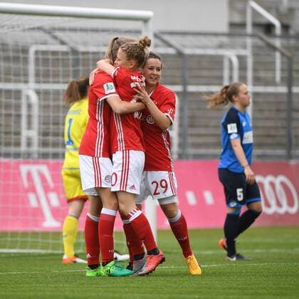 v.li.: Martina Tufekovic (Torfrau, Hoffenheim, 1) enttäuscht schauend, Enttäuschung, Frustration, disappointed, pessimistisch, Vivianne Miedema (FC Bayern München, FCB, 10) Leonie Maier (FC Bayern München, FCB, 20) Nicole Rolser (FC Bayern München, FCB, 29) mit Torjubel, Jubel, Torjubel, Torerfolg, celebrate the goal, goal, celebration, Jubel ueber das Tor zum 1:0 durch Vivianne Miedema (FC Bayern München, FCB, 10) , optimistisch, Action, Aktion, Michaela Specht (Hoffenheim, 5) enttäuscht schauend, Enttäuschung, Frustration, disappointed, pessimistisch, Fussball,Allianz Frauen-Bundesliga, FC Bayern München - TSG 1899 Hoffenheim, xslx