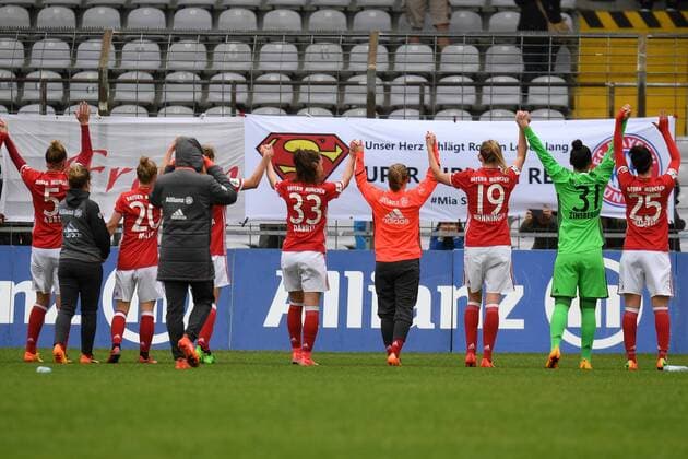 Spielerinnen des FC Bayern München bedanken sich bei den Fans, , bedanken, Dank, Feiern, optimistisch, Fussball,Allianz Frauen-Bundesliga, FC Bayern München - TSG 1899 Hoffenheim, xslx