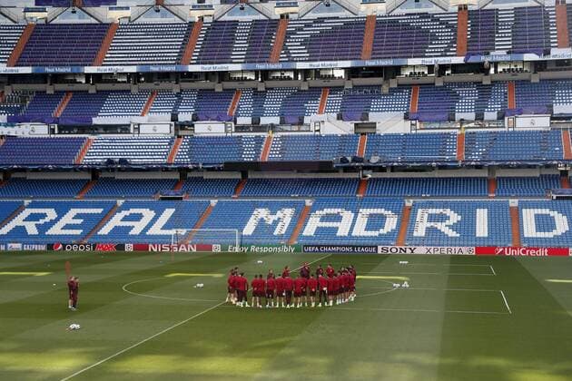 Themen der Woche - SPORT Bilder des Tages - SPORT Atletico Madrid s players during the team s training session at Santiago Bernabue stadium in Madrid, Spain, 01 May 2017, on the eve of its UEFA Champions League s semifinal first leg match against Real Madrid. ATLETICO MADRID S TRAINING !ACHTUNG: NUR REDAKTIONELLE NUTZUNG!  Copyright: xChemaxMoyax 20170501-636292650084884685