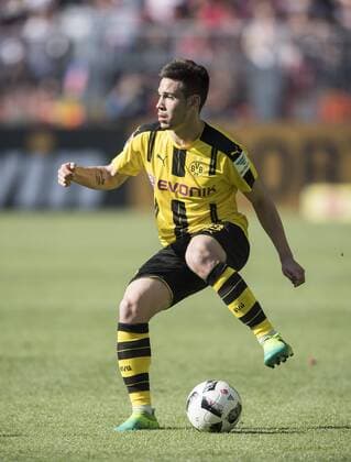 Raphael GUERREIRO (DO) Aktion, Fussball 1. Bundesliga, 31. Spieltag, Borussia Dortmund (DO) - 1. FC Koeln (K) 0:0, am 29.04.2017 in Dortmund Deutschland.