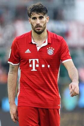 Javi Martinez (FC Bayern München) - 1. Fußball Bundesliga Punktspiel Saison 2016-2017 VfL Wolfsburg vs. FC Bayern München in der Volkswagen Arena in Wolfsburg - Einzelbild,Aktion,Deutschland, Fußball, Mann, Männer,29.04.2017
