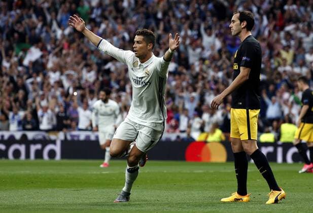 Bilder des Tages - SPORT Real Madrid s Portuguese striker Cristiano Ronaldo jubilates the first goal against Atletico de Madrid during the UEFA Champions League semifinal match between Real Madrid and Atletico de Madrid at the Santiago Bernabeu stadium in Madrid, Spain, 02 May 2017. REAL MADRID VS. ATLETICO DE MADRID !ACHTUNG: NUR REDAKTIONELLE NUTZUNG!  Copyright: xChemaxMoyax MAD001 20170502-636293560899357671