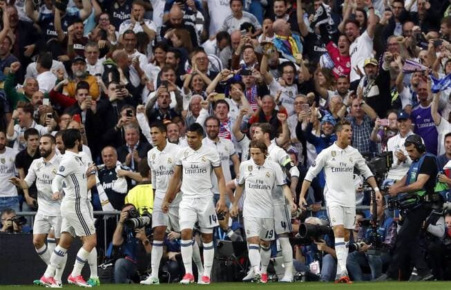 Madrid, Spain 02.04.2017, UEFA Champions League - 2016 17 Season, Halbfinale, Real Madrid - Atletico Madrid, jubel um Cristiano Ronaldo (Real Madrid) nach dem treffer zum 1:0 ( DeFodi523