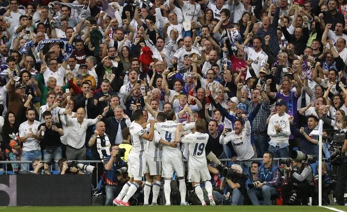Madrid, Spain 02.04.2017, UEFA Champions League - 2016 17 Season, Halbfinale, Real Madrid - Atletico Madrid, jubel um Cristiano Ronaldo (Real Madrid) nach dem treffer zum 1:0 ( DeFodi523