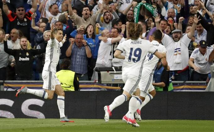 Madrid, Spain 02.04.2017, UEFA Champions League - 2016 17 Season, Halbfinale, Real Madrid - Atletico Madrid, jubel um Cristiano Ronaldo (Real Madrid) nach dem treffer zum 1:0 ( DeFodi523