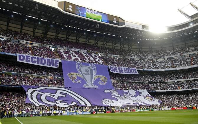 Madrid, Spain 02.04.2017, UEFA Champions League - 2016 17 Season, Halbfinale, Real Madrid - Atletico Madrid, Real Madrid Fans mit einer Koreographie, Choreografie ( DeFodi523