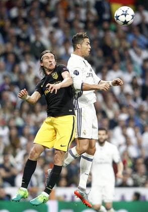 Real Madrid s Cristiano Ronaldo (r) and Atletico de Madrid s Filipe Luis during Champions League 2016 2017 Semi-finals 1st leg match. May 2,2017.  (20170502165)