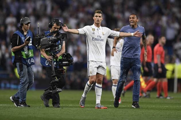 Partido de ida de semifinales de la Liga de Campeones entre el Real Madrid y el Atletico en el Bernabeu. En la imagen, Cristiano Ronaldo celebra la victoria. First leg of Champions League semifinals between Real Madrid and Atletico. In this picture, Cristiano Ronaldo celebrates the victory. xJUANxAGUADOx 
