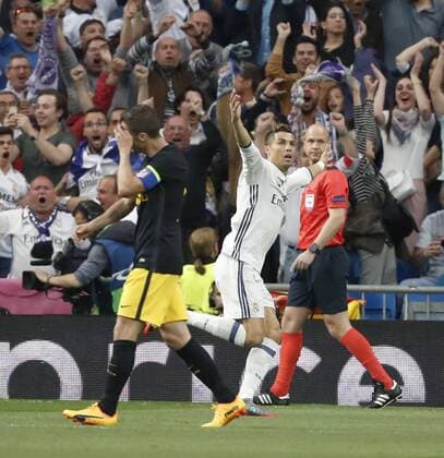 Partido de ida de semifinales de la Liga de Campeones entre el Real Madrid y el Atletico en el Bernabeu. En la imagen, Cristiano Ronaldo celebra su gol. First leg of Champions League semifinals between Real Madrid and Atletico. In this picture, Cristiano Ronaldo celebrates his goal. xPabloxGarciax 