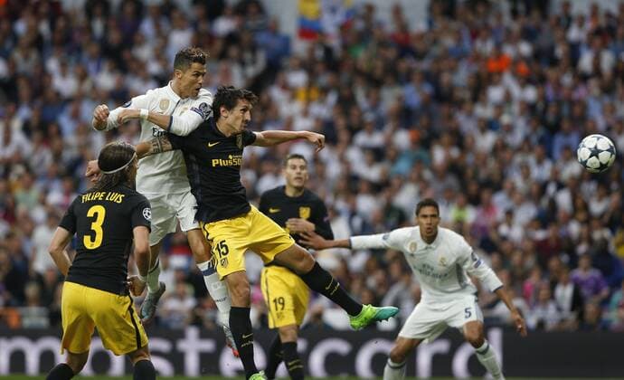 Partido de ida de semifinales de la Liga de Campeones entre el Real Madrid y el Atlético en el Bernabéu. En la imagen, Cristiano Ronaldo logra su gol. First leg of Champions League semifinals between Real Madrid and Atlético. In this picture, Cristiano Ronaldo scores his goal. xFOTOxCHEMAxREYx 