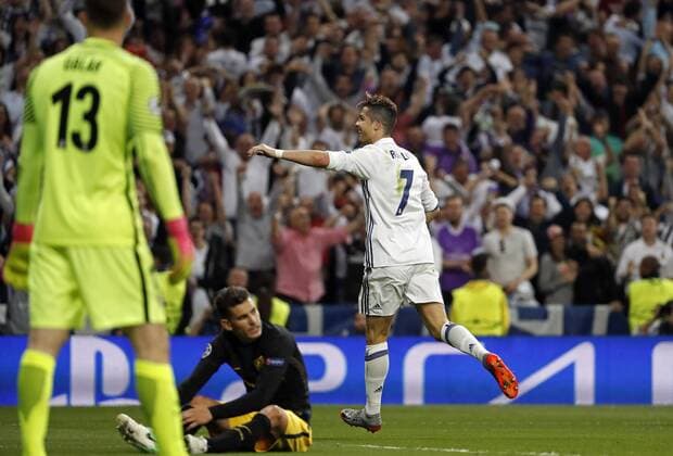 Madrid, Spain 02.04.2017, UEFA Champions League - 2016 17 Season, Halbfinale, Real Madrid - Atletico Madrid, Tor zum 3:0 Torschuetze Cristiano Ronaldo (Real) jubelt ( DeFodi523