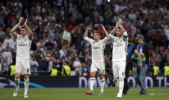 Madrid, Spain 02.04.2017, UEFA Champions League - 2016 17 Season, Halbfinale, Real Madrid - Atletico Madrid, Toni Kroos (Real), Cristiano Ronaldo (Real) und Sergio Ramos (Real) schlussjubel ( DeFodi523