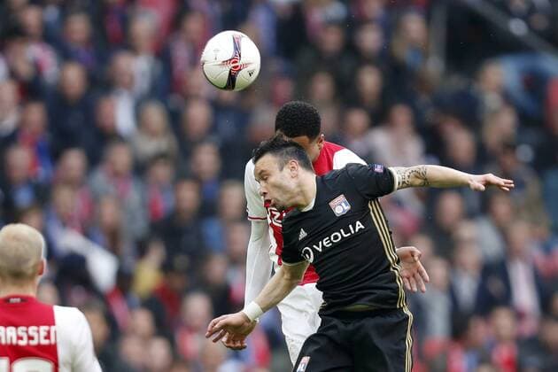 (L-R) Kenny Tete of Ajax, Mathieu Valbuena of Olympique Lyonnaisduring the UEFA Europa League semi final match between Ajax Amsterdam and Olympique Lyonnais at the Amsterdam Arena on May 03, 2017 in Amsterdam, The Netherlands Ajax v Olympique Lyon UEFA Europa League 2016 2017 xVIxxIVx 7717239