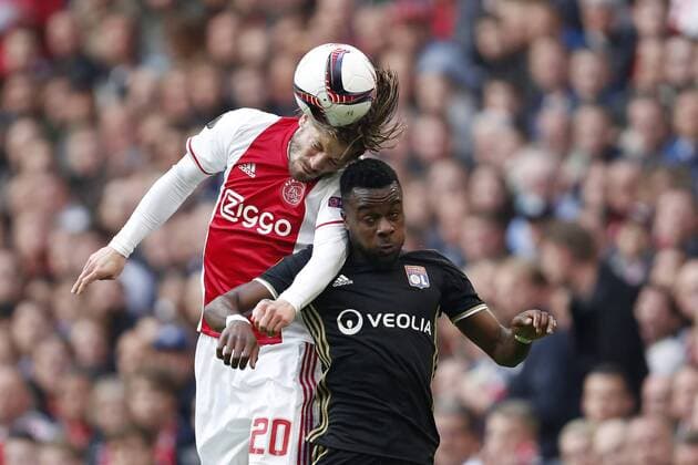Bilder des Tages - SPORT (L-R) Lasse Schone of Ajax, Maxwel Cornet of Olympique Lyonnaisduring the UEFA Europa League semi final match between Ajax Amsterdam and Olympique Lyonnais at the Amsterdam Arena on May 03, 2017 in Amsterdam, The Netherlands Ajax v Olympique Lyon UEFA Europa League 2016 2017 xVIxxIVx 7717240