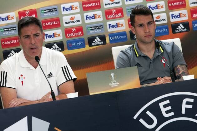Celta Vigo s Argentinian head coach Eduardo Berizzo (L) and captain Hugo Mallo (R) during the press conference PK Pressekonferenz of the team, in Vigo, northwestern Spain, on 03 May 2017, on the eve of Europa League s semifinal first leg match against Manchester United ManU at Vigo s Balaidos Stadium. CELTA DE VIGO S PRESS CONFERENCE !ACHTUNG: NUR REDAKTIONELLE NUTZUNG!  Copyright: xSALVADORxSASx 20170503-636294348809306225