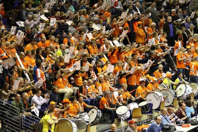 Volleyball, Herren, Saison 2016 17, 1. Bundesliga, Playoff, Finale, 2. Spiel, BR Volleys - VfB Friedrichshafen, Fanclub 7. Mann der BR Volleys sorgt für Stimmung, 03.05.17, Copyright: xMichaelxHundtx xMatthiasxKochx