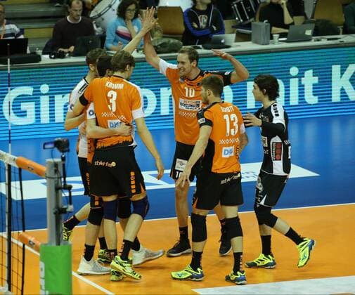GER, 1.VBL, BR VOLLEYS VS. FRIEDRICHSHAFEN 03.05.2017, Max Schmeling Halle, Berlin, GER, 1.VBL, BR VOLLEYS VS. FRIEDRICHSHAFEN, im Bild BR Volleys Spielerkreis, Robert Kromm (BR Volleys 3), Sebastian Kuehner (BR Volleys 10), Ruben Schott (BR Volleys 13), Luke Perry (BR Volleys 4) nordphotox xEngler