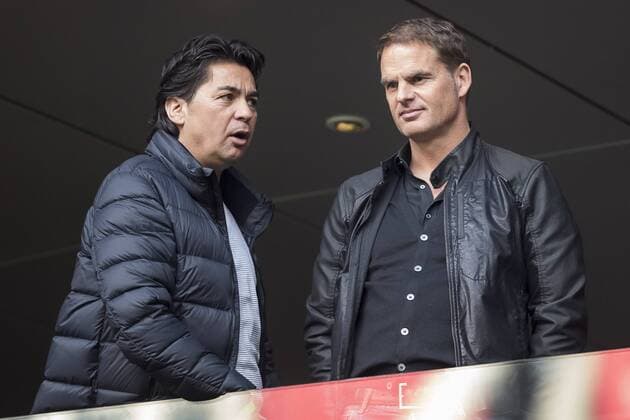 03.05.2017, Amsterdam Arena, Amsterdam, NED, UEFA EL, Ajax Amsterdam vs Olympique Lyon, Halbfinale, Hinspiel, im Bild Frank de Boer (R), Sonny Silooy (L), former Ajax players Frank de Boer (R), Sonny Silooy (L), former Ajax players during the UEFA Europa League semi final, 1st leg match between Ajax Amsterdam and Olympique Lyon at the Amsterdam Arena in Amsterdam, Netherlands on 2017 05 03. Amsterdam EP_fil