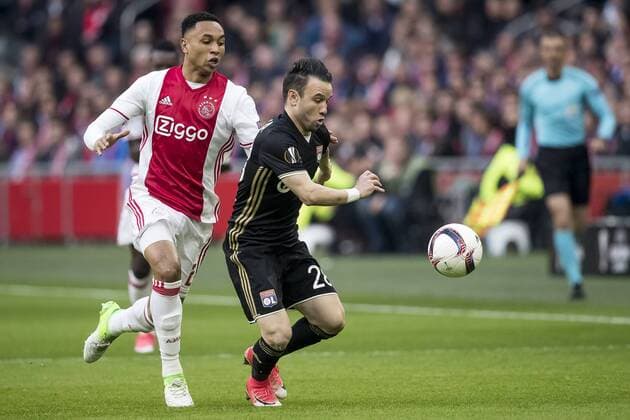 03.05.2017, Amsterdam Arena, Amsterdam, NED, UEFA EL, Ajax Amsterdam vs Olympique Lyon, Halbfinale, Hinspiel, im Bild Mathieu Valbuena of Olypmpique Lyonnais (R), Kenny Tete of Ajax Amsterdam (L) Mathieu Valbuena of Olypmpique Lyonnais (R), Kenny Tete of Ajax Amsterdam (L) during the UEFA Europa League semi final, 1st leg match between Ajax Amsterdam and Olympique Lyon at the Amsterdam Arena in Amsterdam, Netherlands on 2017 05 03. Amsterdam EP_fil