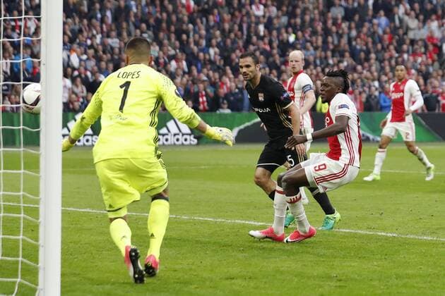 (L-R) goalkeeper Anthony Lopes of Olympique Lyonnais, Jeremy Morel of Olympique Lyonnais, Davy Klaassen of Ajax, Bertrand Traore of Ajax, Kenny Tete of Ajax 4-1during the UEFA Europa League semi final match between Ajax Amsterdam and Olympique Lyonnais at the Amsterdam Arena on May 03, 2017 in Amsterdam, The Netherlands Ajax v Olympique Lyon UEFA Europa League 2016 2017 xVIxxIVx 7718089