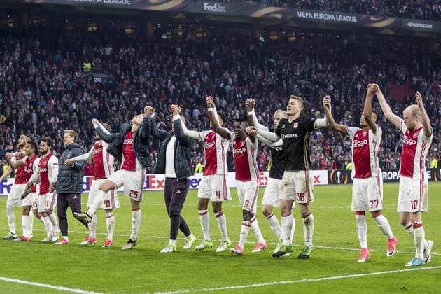 03.05.2017, Amsterdam Arena, Amsterdam, NED, UEFA EL, Ajax Amsterdam vs Olympique Lyon, Halbfinale, Hinspiel, im Bild Ajax players celebrating Ajax players celebrating during the UEFA Europa League semi final, 1st leg match between Ajax Amsterdam and Olympique Lyon at the Amsterdam Arena in Amsterdam, Netherlands on 2017 05 03. Amsterdam EP_fil
