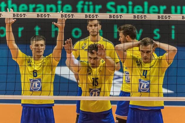 Volleyball Bundesliga: Finalspiel 2 - Berlin Recycling Volleys : VfB Friedrichshafen, 03.05.2017 Michal Finger (VfB Friedrichshafen, 6), Armin Mustedanovic (VfB Friedrichshafen, 15), Andreas Takvam (VfB Friedrichshafen, 4); Volleyball Bundesliga: Finalspiel 2 - Berlin Recycling Volleys : VfB Friedrichshafen am 03.05.2017, Berlin. xPWx