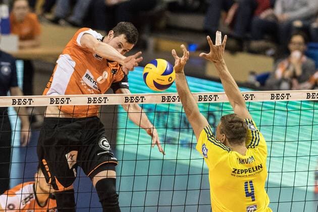 Volleyball Bundesliga: Finalspiel 2 - Berlin Recycling Volleys : VfB Friedrichshafen, 03.05.2017 Graham Vigrass (Berlin Recycling Volleys, 8); Volleyball Bundesliga: Finalspiel 2 - Berlin Recycling Volleys : VfB Friedrichshafen am 03.05.2017, Berlin. xPWx