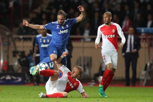 May 3, 2017 - Monaco, Monaco - GONZALO HIGUAIN of Juventus duels for the ball with KAMIL GLIK of Monaco during the UEFA Champions League semi final football match, 1st leg, between AS Monaco and Juventus FC on May 3rd, 2017 at Louis II Stadium in Monaco. Football - UEFA Champions League - AS Monaco vs Juventus FC  - ZUMAb169 20170503_zaa_b169_007 Copyright: xManuelxBlondeau Aop.Pressx