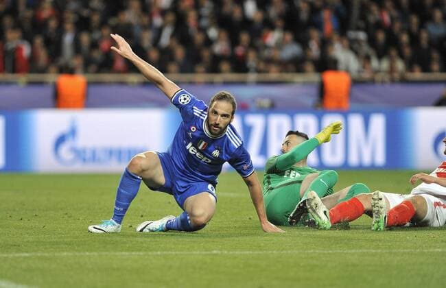 03.05.2017, Louis II, Monte Carlo, MCO, UEFA CL, AS Monaco vs Juventus Turin, Halbfinale, Hinspiel, im Bild Gonzalo Higuain of Juventus celebrates scoring their second goal Gonzalo Higuain of Juventus celebrates scoring their second goal during the UEFA Champions League semi final,1st leg match between AS Monaco and Juventus Turin at the Louis II in Monte Carlo, Monaco on 2017 05 03. Monte Carlo EP_fil