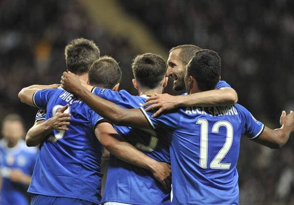 03.05.2017, Louis II, Monte Carlo, MCO, UEFA CL, AS Monaco vs Juventus Turin, Halbfinale, Hinspiel, im Bild Gonzalo Higuain of Juventus celebrates scoring their second goal with team mates Gonzalo Higuain of Juventus celebrates scoring their second goal with team mates during the UEFA Champions League semi final,1st leg match between AS Monaco and Juventus Turin at the Louis II in Monte Carlo, Monaco on 2017 05 03. Monte Carlo EP_fil