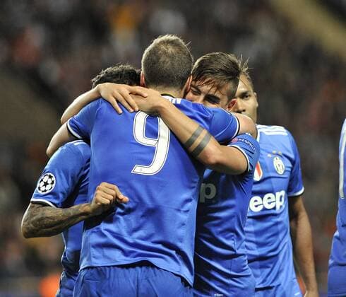03.05.2017, Louis II, Monte Carlo, MCO, UEFA CL, AS Monaco vs Juventus Turin, Halbfinale, Hinspiel, im Bild Gonzalo Higuain of Juventus celebrates scoring their second goal with team mates Gonzalo Higuain of Juventus celebrates scoring their second goal with team mates during the UEFA Champions League semi final,1st leg match between AS Monaco and Juventus Turin at the Louis II in Monte Carlo, Monaco on 2017 05 03. Monte Carlo EP_fil