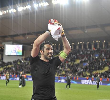03.05.2017, Louis II, Monte Carlo, MCO, UEFA CL, AS Monaco vs Juventus Turin, Halbfinale, Hinspiel, im Bild Gianluigi Buffon of Juventus celebrates with fans at full time Gianluigi Buffon of Juventus celebrates with fans at full time during the UEFA Champions League semi final,1st leg match between AS Monaco and Juventus Turin at the Louis II in Monte Carlo, Monaco on 2017 05 03. Monte Carlo EP_fil
