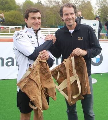 Showspiel Golf und Tennis. Hier jubeln die Sieger DTM-Fahrer Bruno Spengler und Tommy Haas mit gewonnen Lederhosen Tennis BMW Open 2017 München 04.05.2017