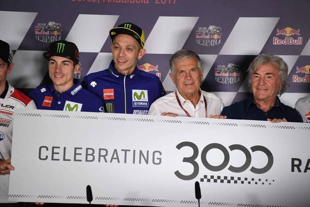 IPP20170504 Motorsports: MotoGP World Championship WM Weltmeisterschaft GP of Spain, da sinistra Maverick Vinales Valentino Rossi Giacomo Agostini Angel Nieto Roldan Marc Marquez festeggiano i 3000 gran premi corsi della Yamaha (Hinweis: Verwendung nur in Deutschland - only Germany) xHOCHxZWEIx xItalyxPhotoxPressx 