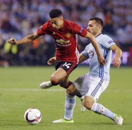 Manchester United ManU s Jesse Lingard (L) vies for the ball with Celta de Vigo s Pablo Hernandez during the Europa League first leg semifinal match between Celta de Vigo and Manchester United at the Balaidos stadium in Vigo, Pontevedra, Spain, 04 May 2017. CELTA VS. MANCHESTER UNITED !ACHTUNG: NUR REDAKTIONELLE NUTZUNG!  Copyright: xLavandeiraxjrx VIG001 20170504-636295358258497604