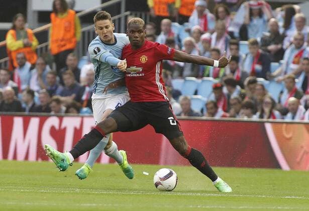 Fußball, EL, Celta Vigo - Manchester United Partido de ida de semifinales de la Europa League entre el Celta y el Manchester United ManU En la imagen, Radoja y Pogba. First leg match of Europa League semifinals between Celta and Manchester United. In this picture, Radoja and Pogba. xJORGExLANDINx 