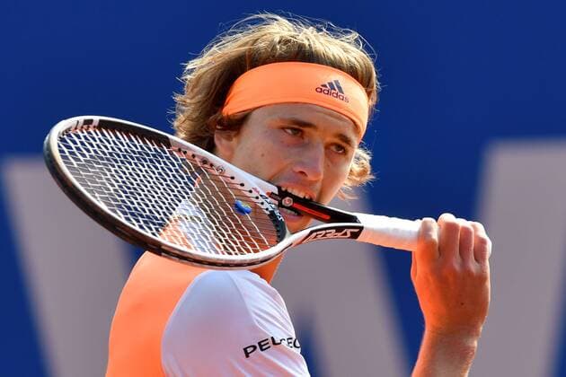 Bilder des Tages - SPORT Alexander ZVEREV (GER) beisst in seinen Schlaeger,kurios Aktion,Einzelbild,angeschnittenes Einzelmotiv,Halbfigur,halbe Figur. Tennis BMW Open 2017 am 05.05.2017 in Muenchen.