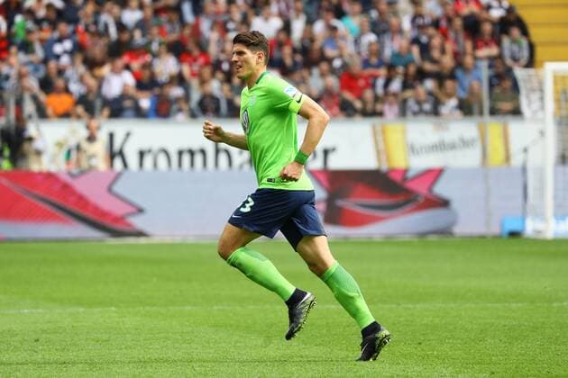 Mario Gomez (VfL Wolfsburg) ist Kapitän - 06.05.2017: Eintracht Frankfurt vs. VfL Wolfsburg, Commerzbank Arena, 32. Spieltag