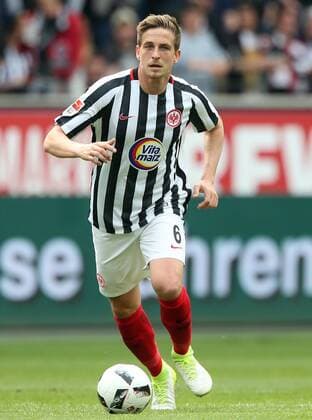 Fußball Bundesliga: Eintracht Frankfurt - VfL Wolfsburg, 32. Spieltag am 06.05.2017 in der Commerzbank Arena Frankfurt Main, Saison 2016 17, xmdx, Bastian OCZIPKA (6, Eintrach Frankfurt) Eintracht Frankfurt - VfL Wolfsburg